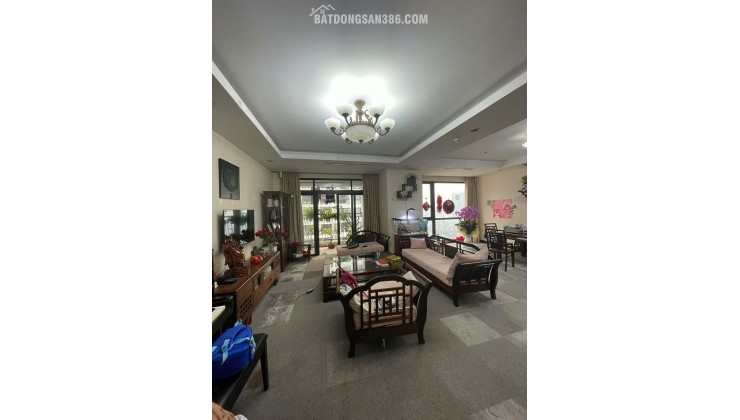 Chính chủ cho thuê căn hộ Chung cư Royal city, căn góc